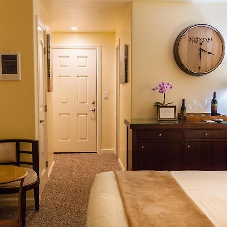 The Vendange Carmel Inn & Suites Eksteriør bilde