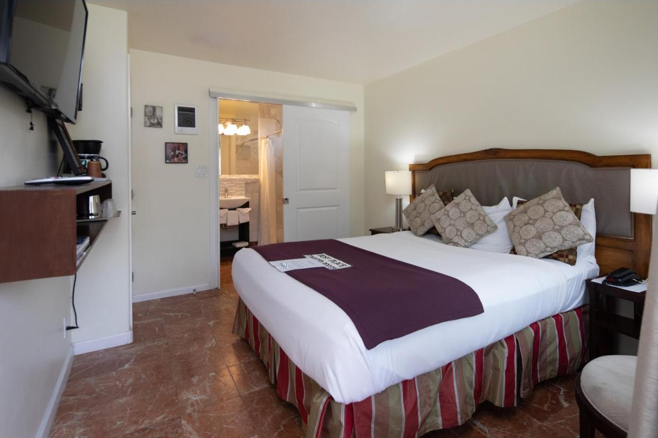 The Vendange Carmel Inn & Suites Eksteriør bilde