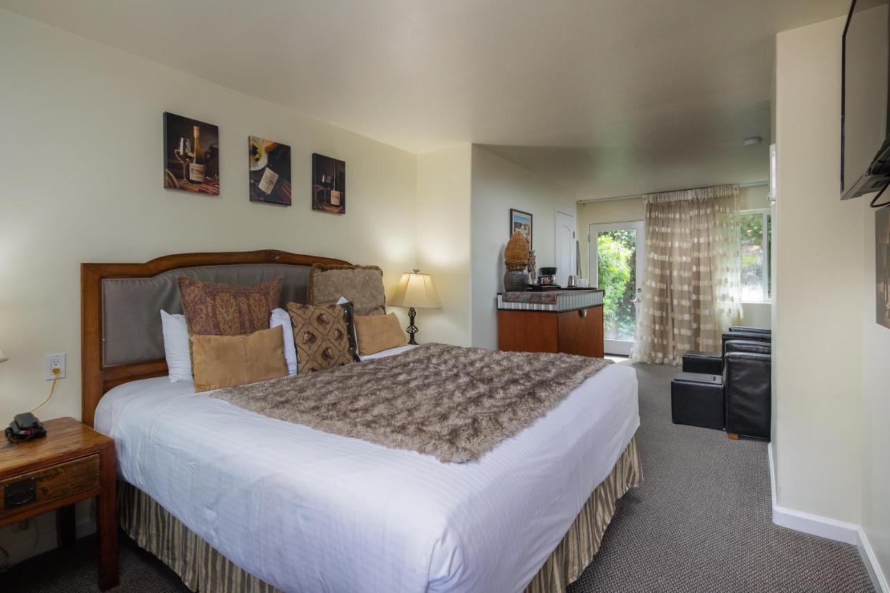 The Vendange Carmel Inn & Suites Eksteriør bilde
