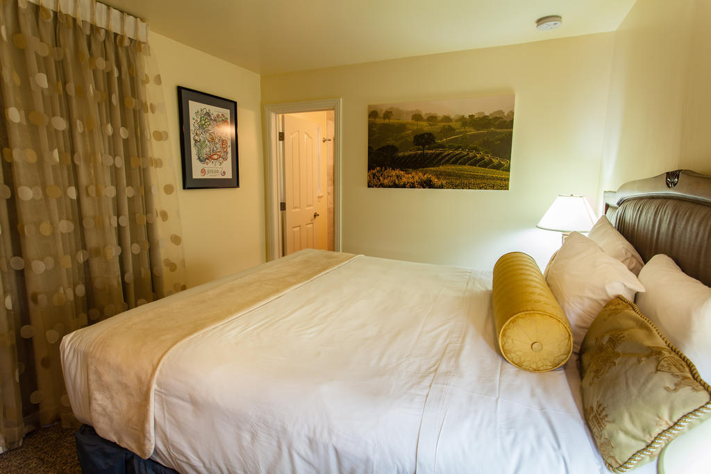 The Vendange Carmel Inn & Suites Rom bilde
