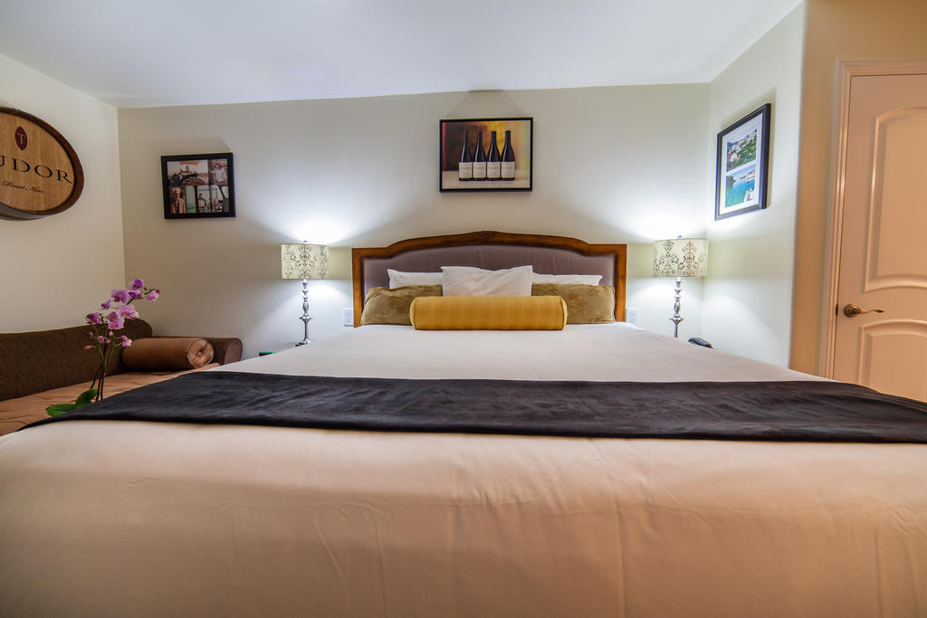 The Vendange Carmel Inn & Suites Rom bilde