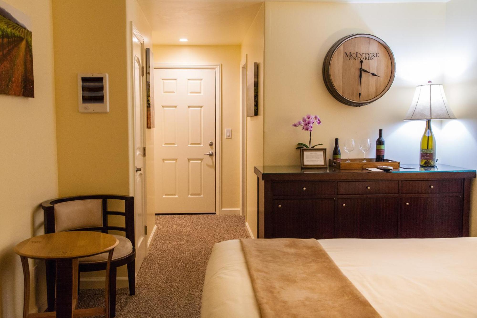 The Vendange Carmel Inn & Suites Eksteriør bilde