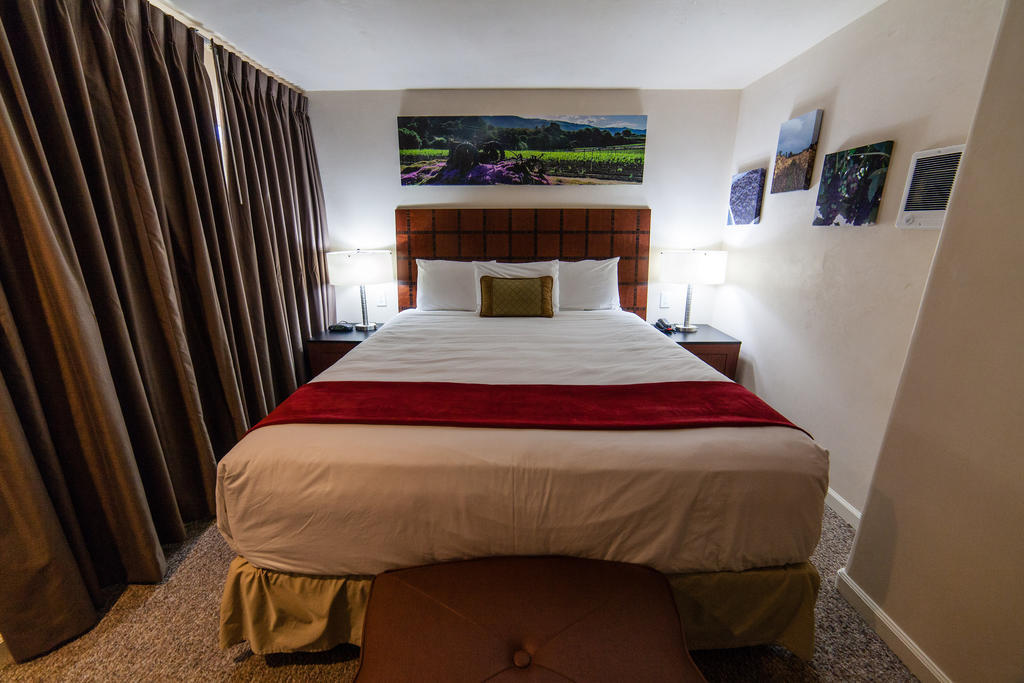 The Vendange Carmel Inn & Suites Rom bilde