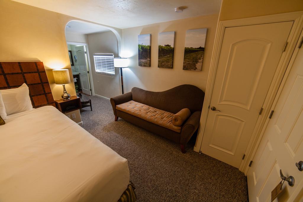 The Vendange Carmel Inn & Suites Rom bilde
